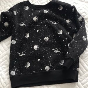 Boys cosmo sweatshirt. Size 5T. Great condition!